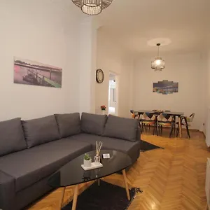  Apartment Center Aristotelous