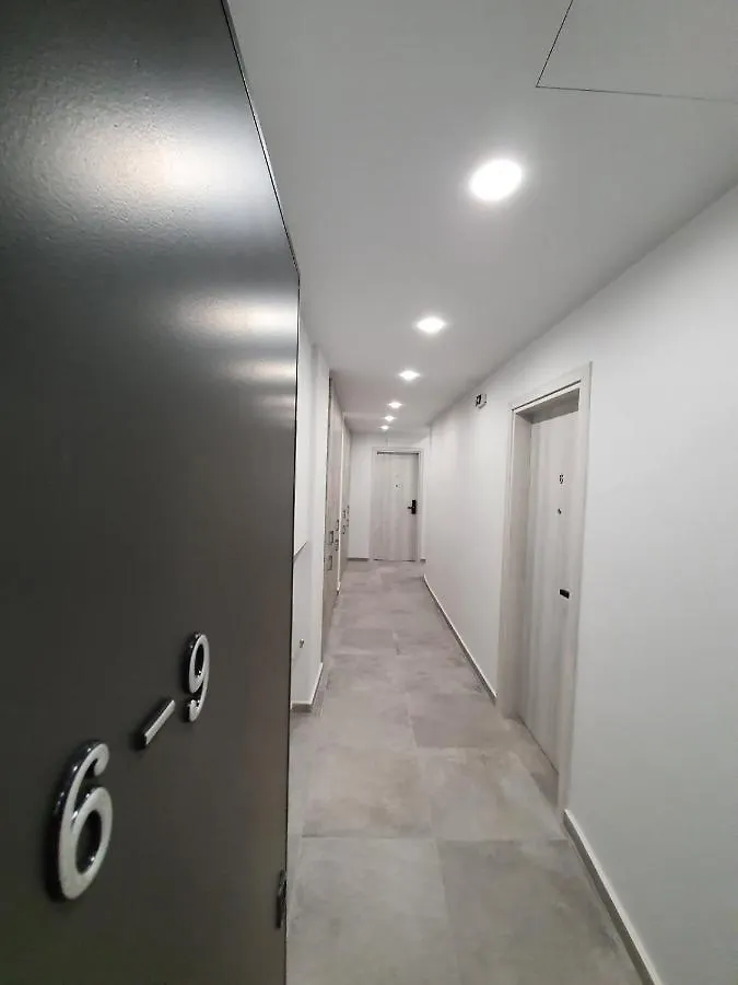 The 9 Project - Thessaloniki City Centre Appartement